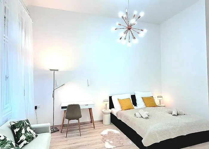 Liszt Apartment With Garage Available - Symphony 2