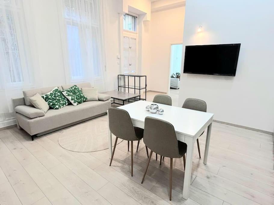 Apartment Liszt With Garage Available - Symphony 2 Budapest