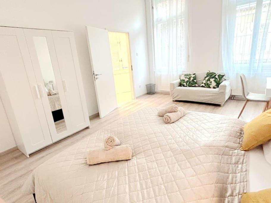 Liszt With Garage Available - Symphony 2 Apartment